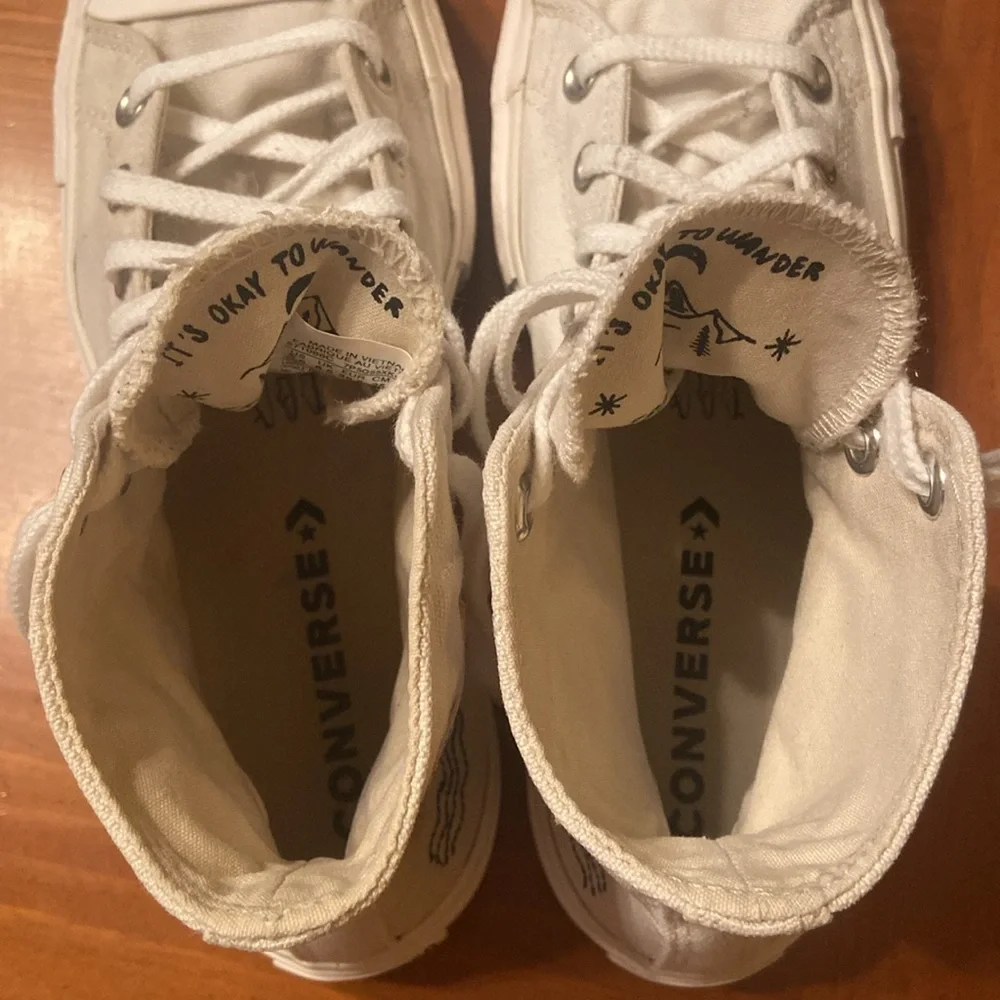 Chuck Taylor All Star Lift Platform It's Okay To Wander size 8.5 women